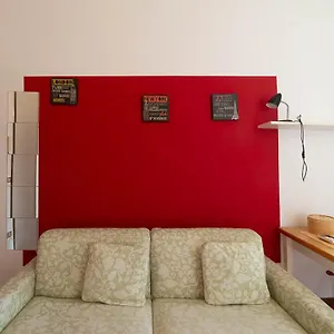 Apartment Hbhall Navigli 21, Milan
